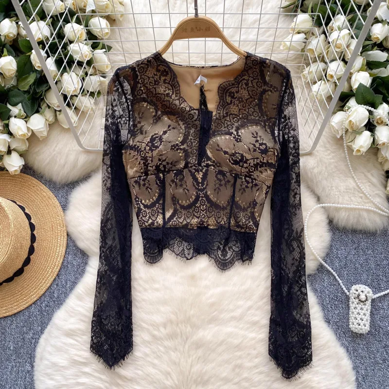 EWQ Sexy Spicy Girl V-neck Spliced Lace Design Tops Long Sleeve All-match Slim Pullover Top 2025 Spring New Fashion 27X2057