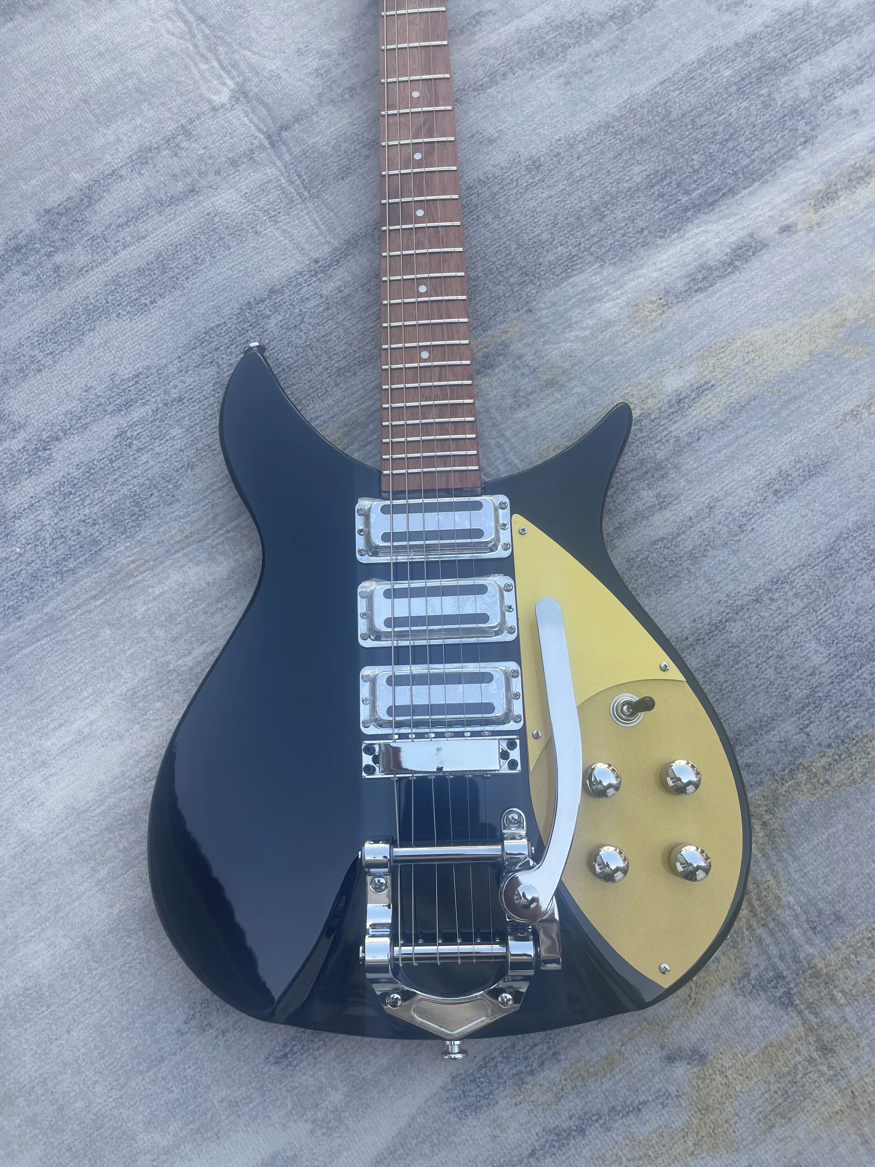Black 325 Electric Guitar Golden Protective Plate Mahogany Body HHH Vibrola Bridge Stage Performance Professional Free Delivery