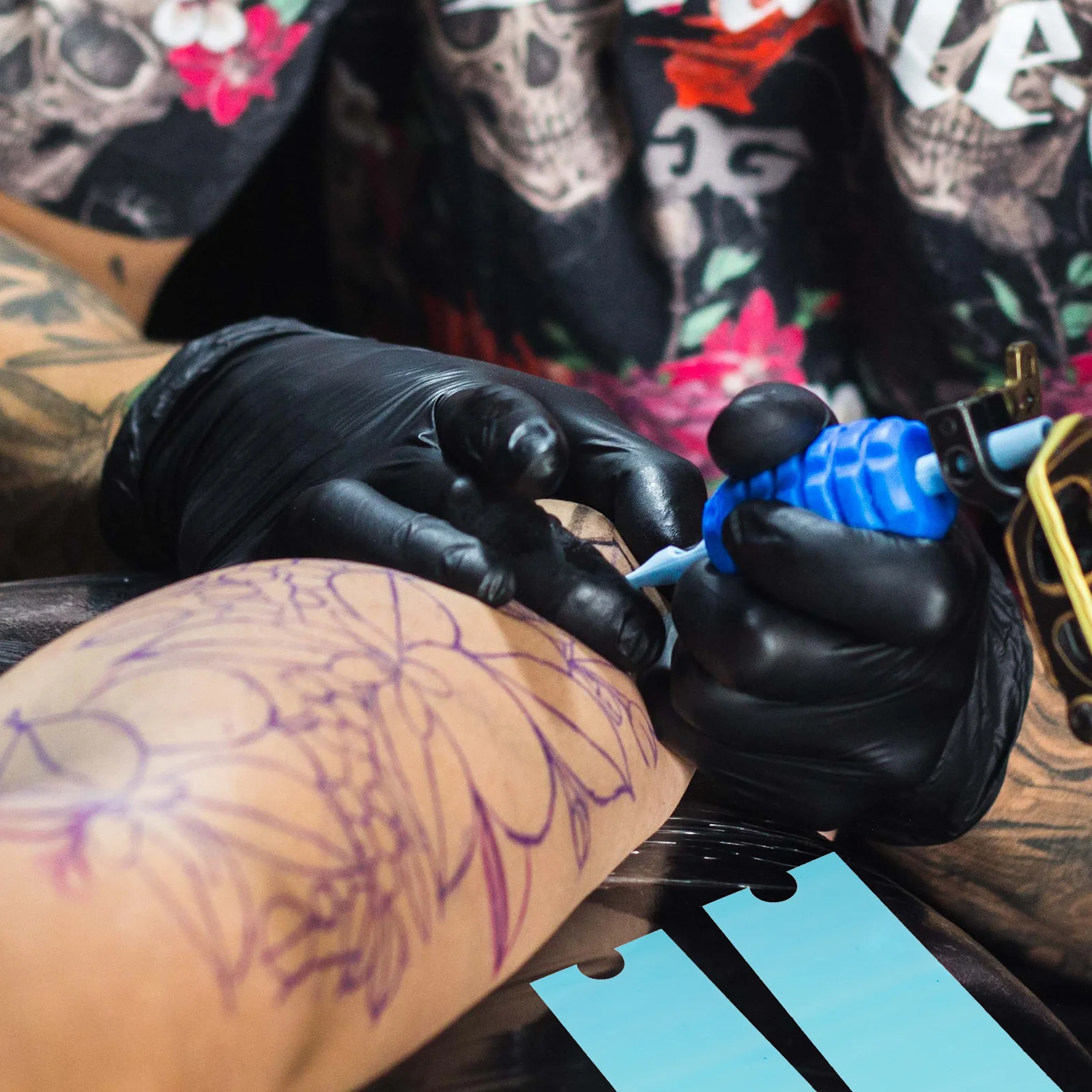 200 قطعة ماكينة رسم الوشم التجميلي غطاء القلم سهل الاستخدام مريح عملي قلم الوشم البلاستيك كم الوشم العرض