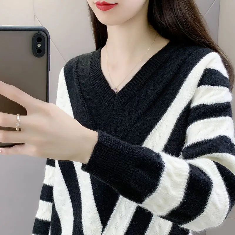 

Fashion Striped Spliced Knitted Jumpers Autumn Winter Long Sleeve Female Clothing Casual V-Neck Korean Screw Thread Sweaters New