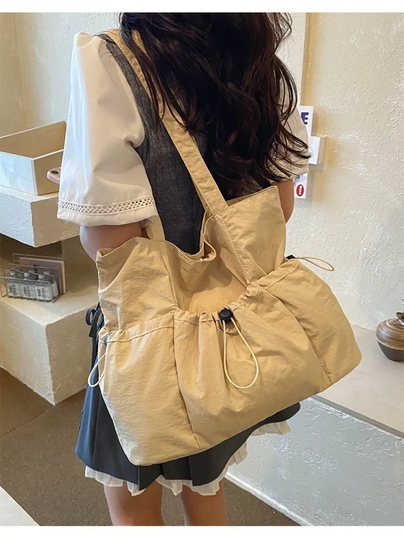 CEEKAY Solid Wrinkle Tragetasche mit Kordelzug, seitlicher elastischer Verschluss, breiter Stoffriemen, für Damen, Alltag, Schule, große lässige Schultertasche – Detail 5