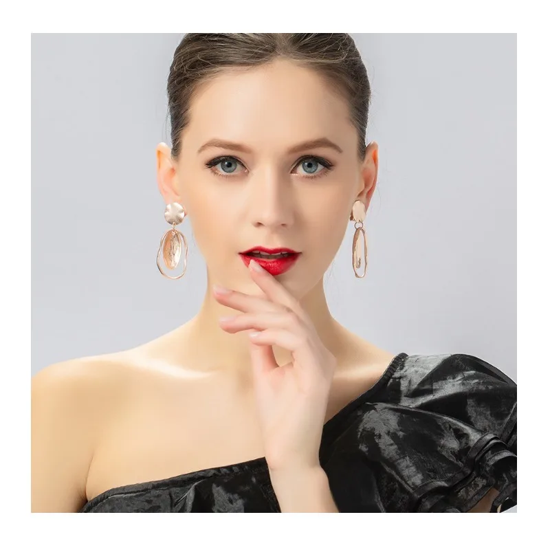 

Hot-selling Exquisite Earrings with Pendant, Fashionable, Small and Textured Versatile Women's Short Earrings, Direct Sales.