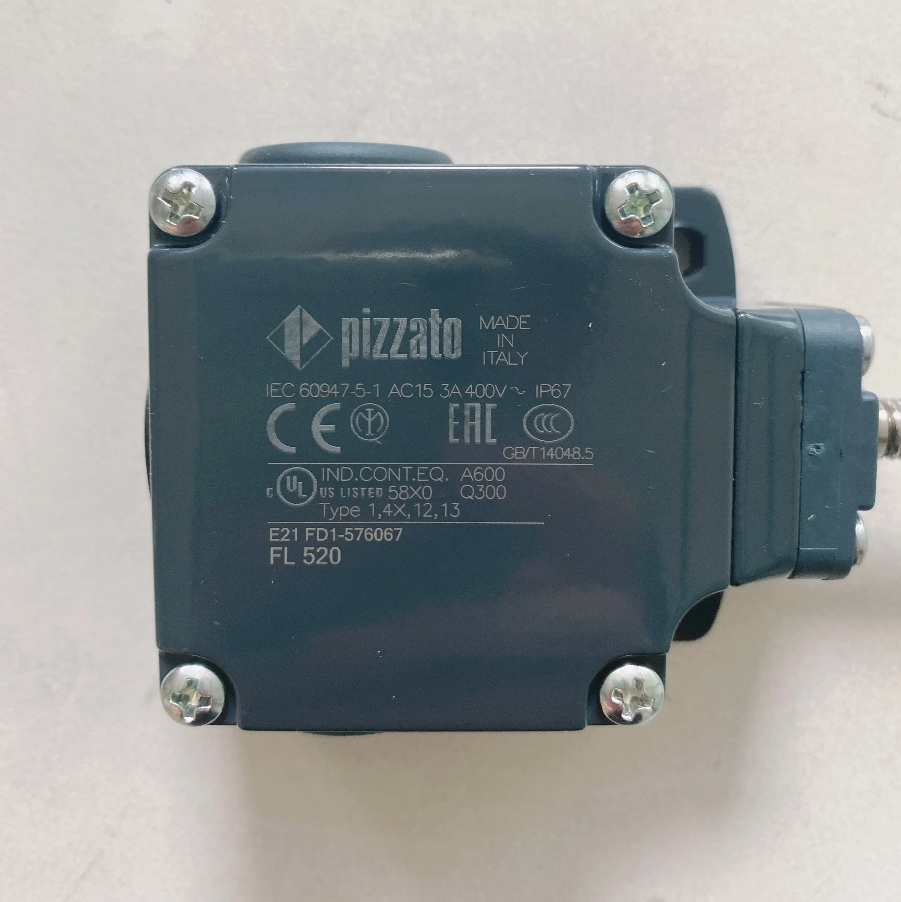 New original Pizzato restriction switch itinerary switch FL520