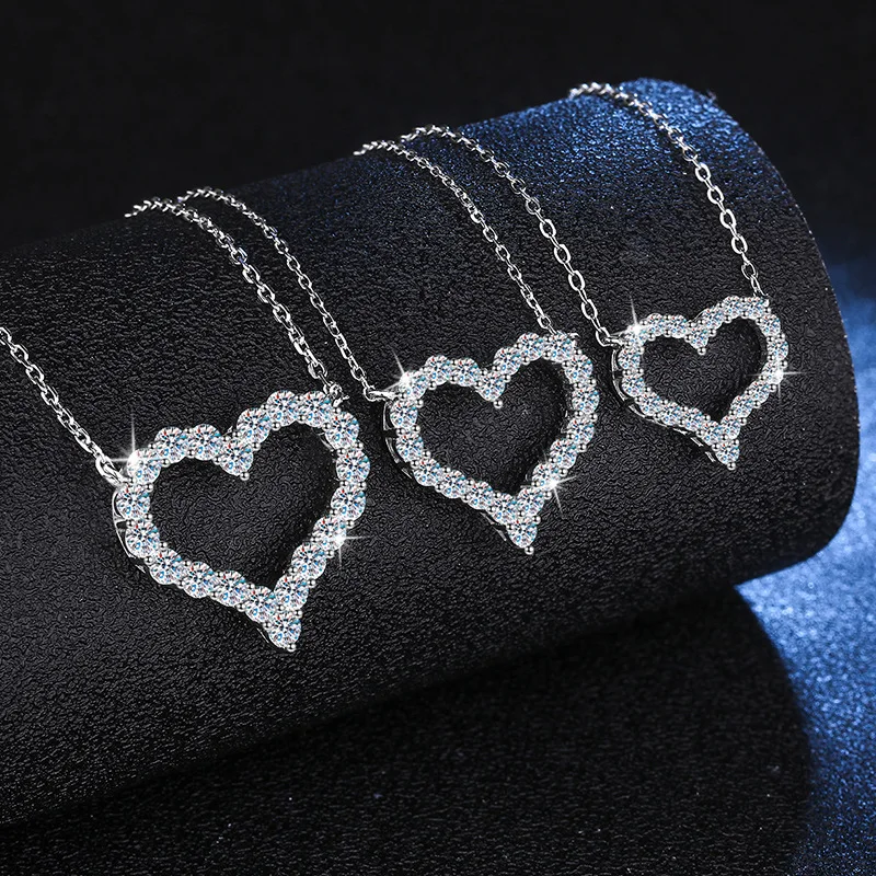 18K platinum diamond T family style clavicle chain moissanite necklace plated PT950 platinum love-shaped pendant confession gift