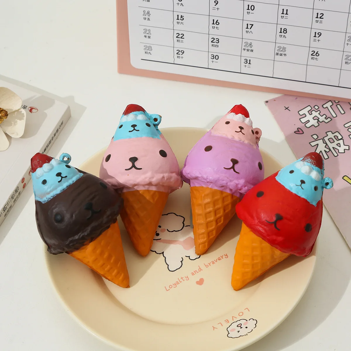 

Медленный отскок из искусственной кожи, мягкое мороженое, креативные игрушки для сжатия, имитация снятия стресса, вентиляционное отверстие, забавный рождественский подарок, сенсорная игрушка для детей