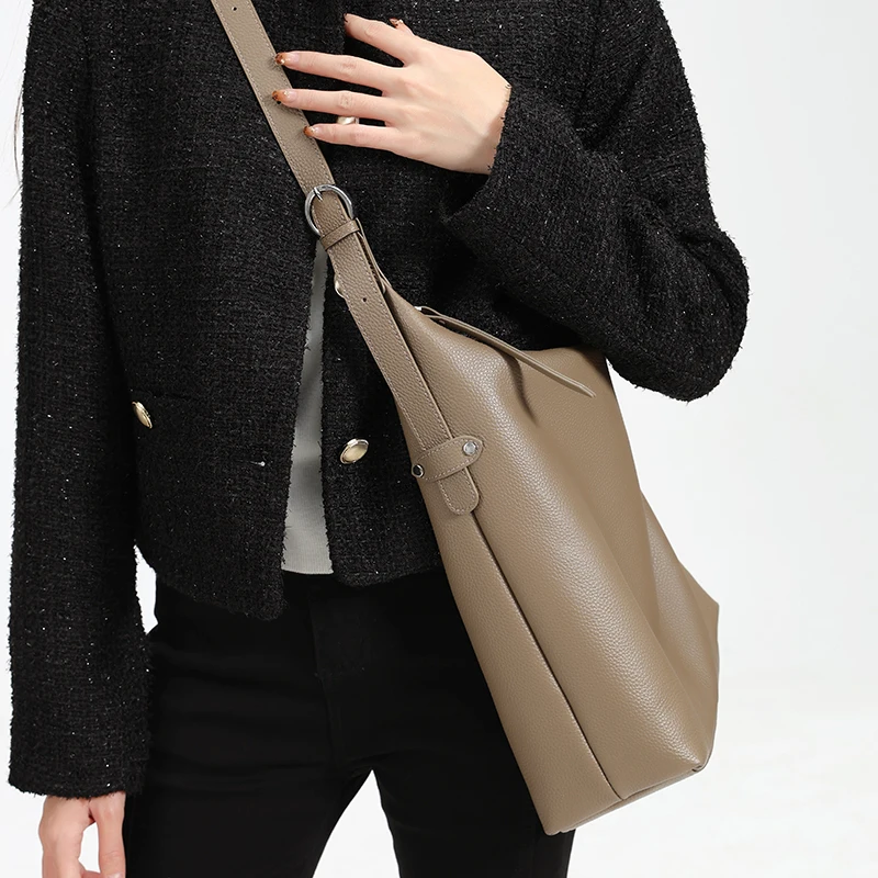 

Women Cow Genuine Leather Classic Shoulder Bag Ladies Large Capacity Cowhide Handbag Female Fashion Luxury Design Crossbody Bags