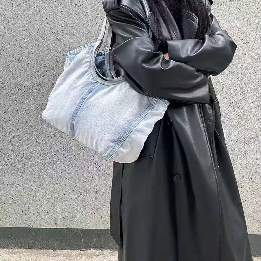 

2026 Fashionable and fresh-tempered denim fabric women's bag retro and simple with large capacity and shoulder strap design