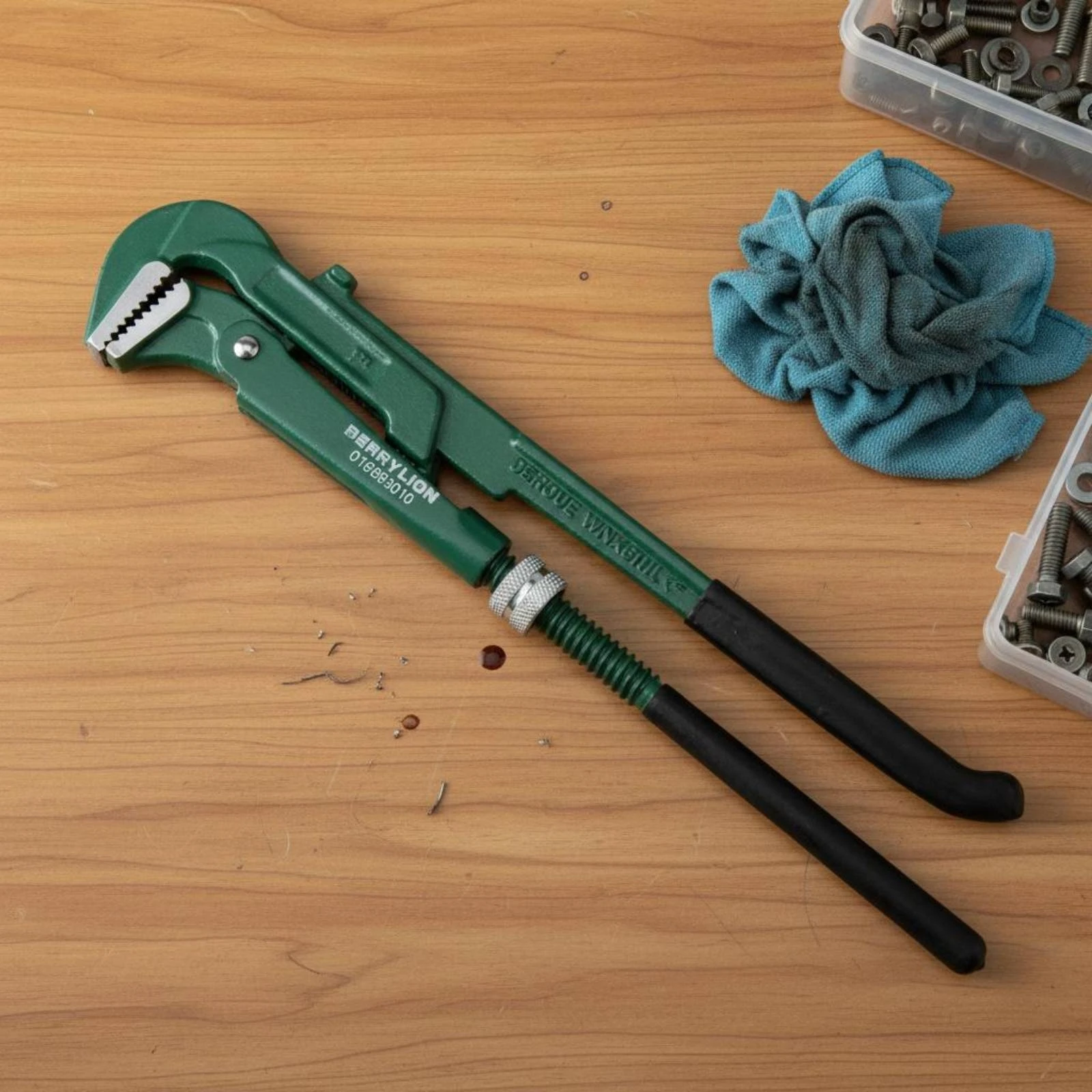 

Eagle-Mouth Pipe Wrench Green Metal Body Adjustable Pipe Wrench Hand Tool Heavy-Duty Non-Slip Grip