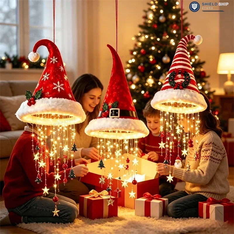 Nuovo Lampadario a Forma di Cappello di Babbo Natale Illuminato 2026 - Ornamenti Natalizi LED Luminosi e Caldi, Lampadario Sospeso in 3 Stili per Decorazioni Festive e Regalo