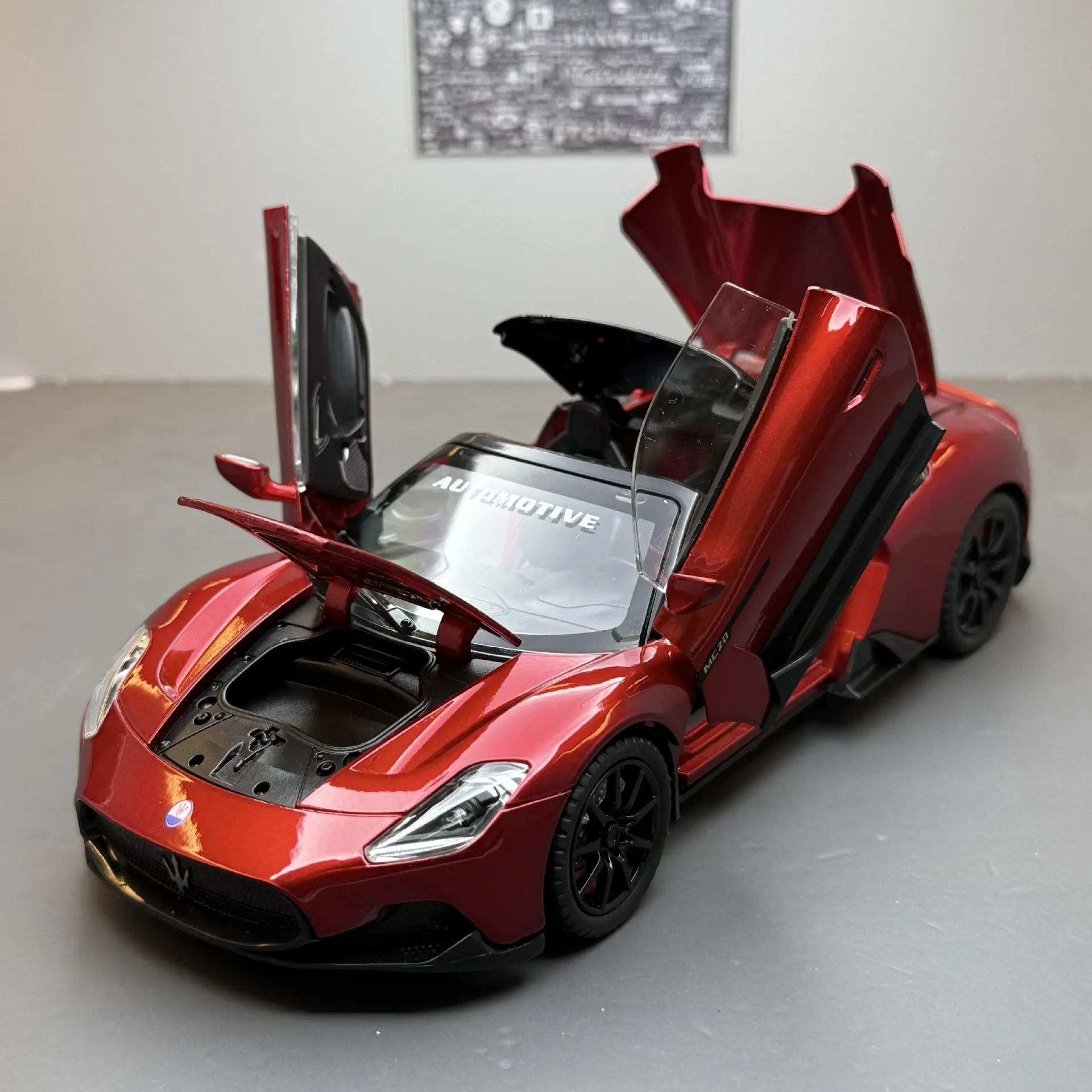 

1:24 Maserati MC20 sports car Alloy Diecast Car Model Sound and Light Pull Back Children's Toy Collectibles Birthday gift