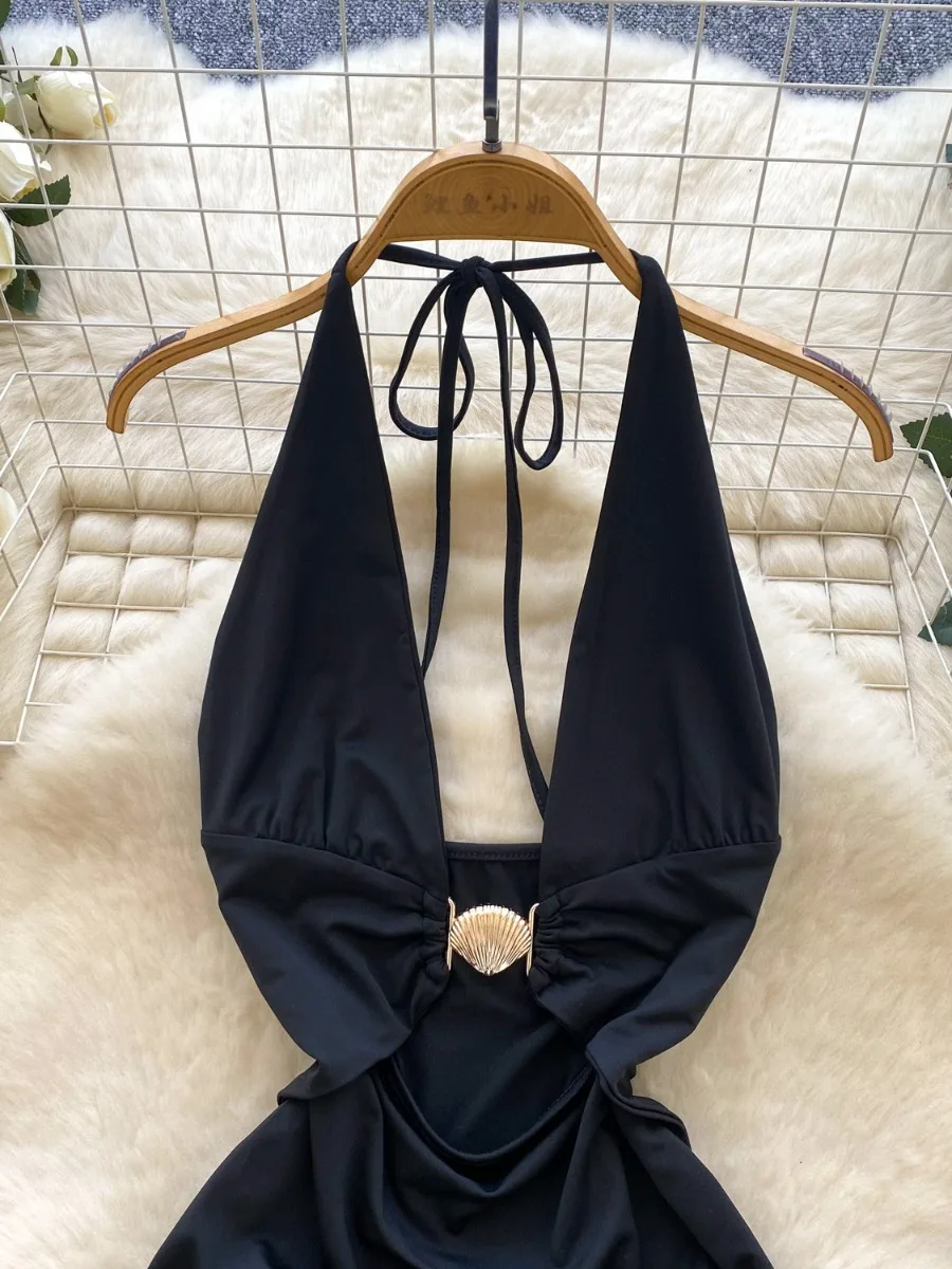 Foamlina verão fino ajuste bodycon pequeno vestido preto puro desejo sexy impressionante oco para fora fivela de metal halter cinta vestido