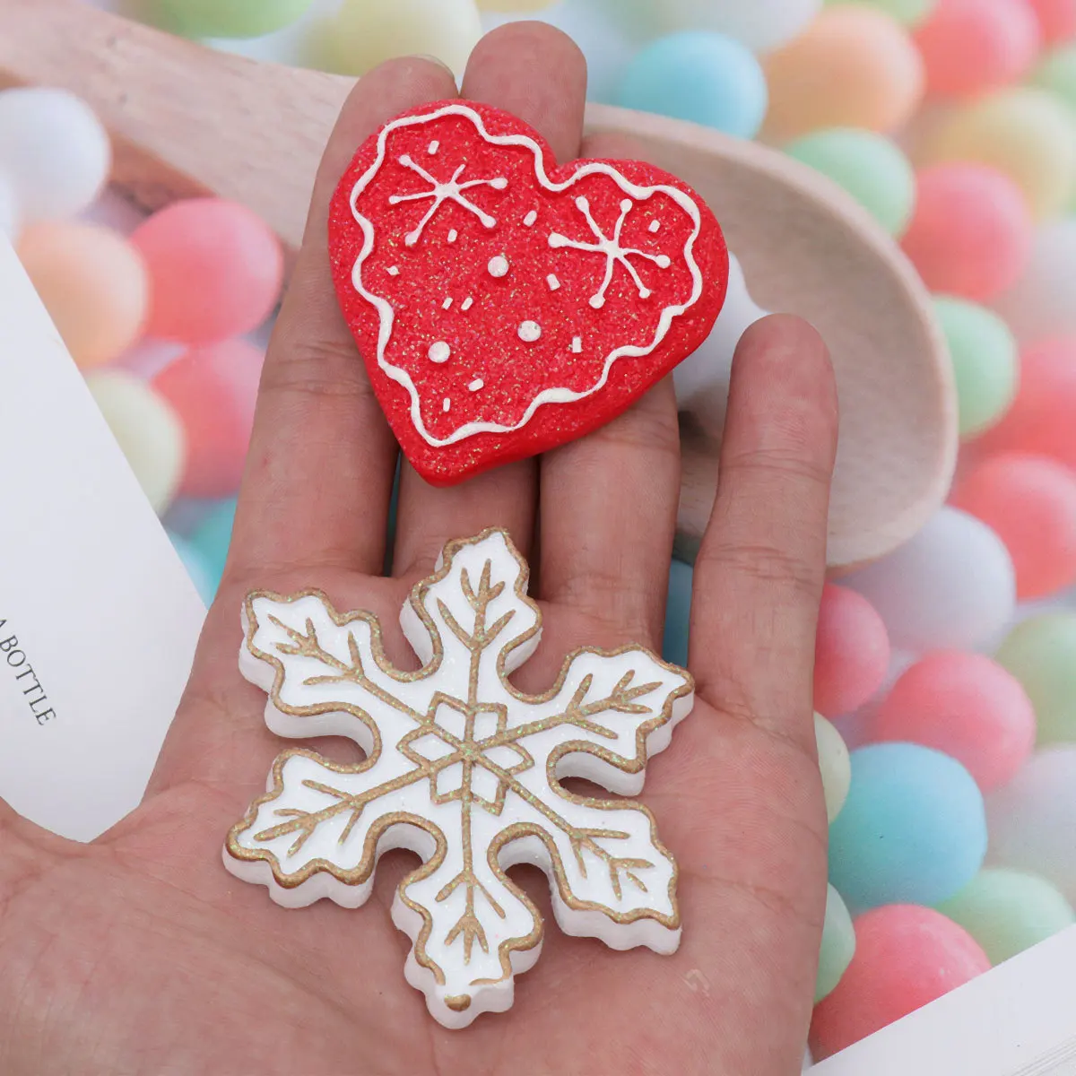 

2Pcs Christmas Snowflake Heart Refrigerator Magnets Resin Fridge Sticker Decorative Magnetic Clips for Home Office Party Decor