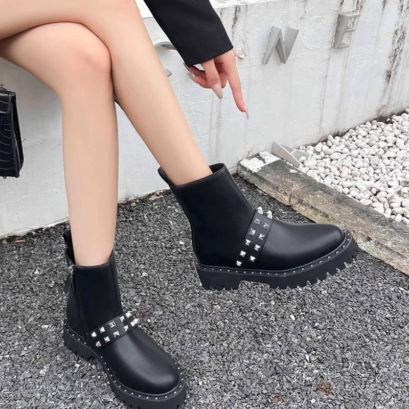 

2025 Autumn/Winter New Rivet Side Zipper Short Boots for Women Black Leather Thick Bottom Thick Heel Elegant Boots for Women