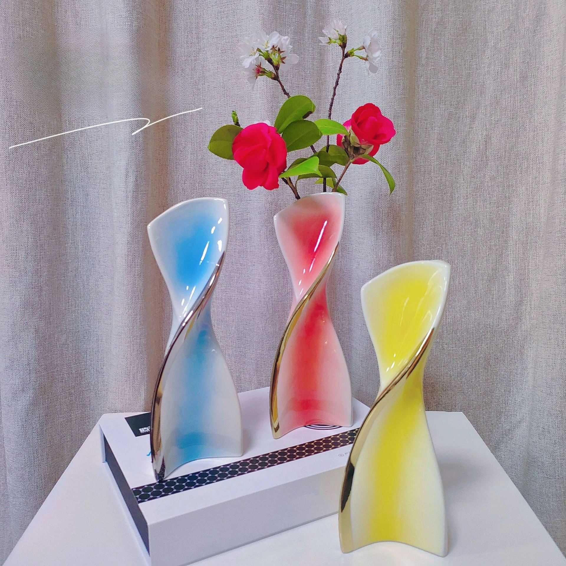Chinese style Ceramic Gradient Color Irregular Vase, Dining Table Living Room Bedroom Office Decor Accessories, Flower Ware, 1Pc