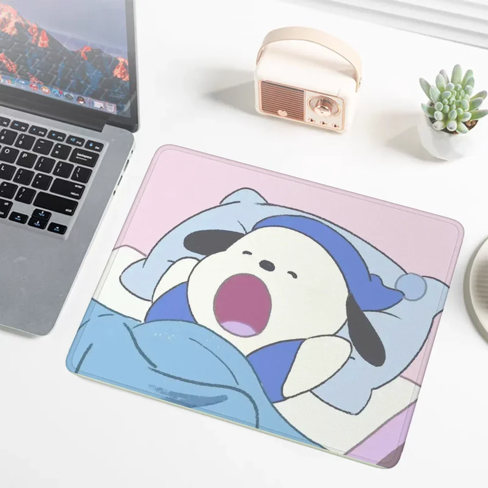 

Новый маленький кожаный коврик для мыши Kawaii Sanrio с героями мультфильмов, милый коврик для клавиатуры Pochacco, аксессуары для игровых ПК, коврик для стола, коврик на столе, коврик