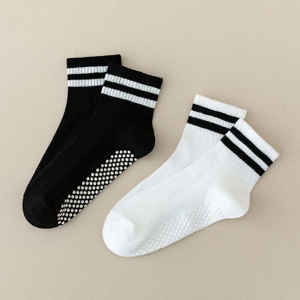 5 pares de calcetines antideslizantes con adhesivo para niños, calcetines para bebés para estudiantes, calcetines deportivos con doble barra en blanco y negro para niños
