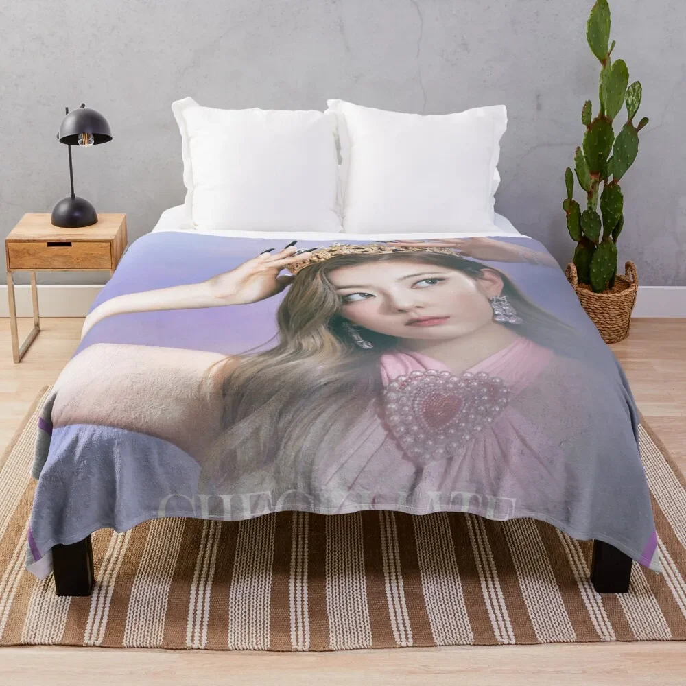 

ITZY LIA Checkmate Throw Blanket Reusable Durable Soft Blanket for All Seasons