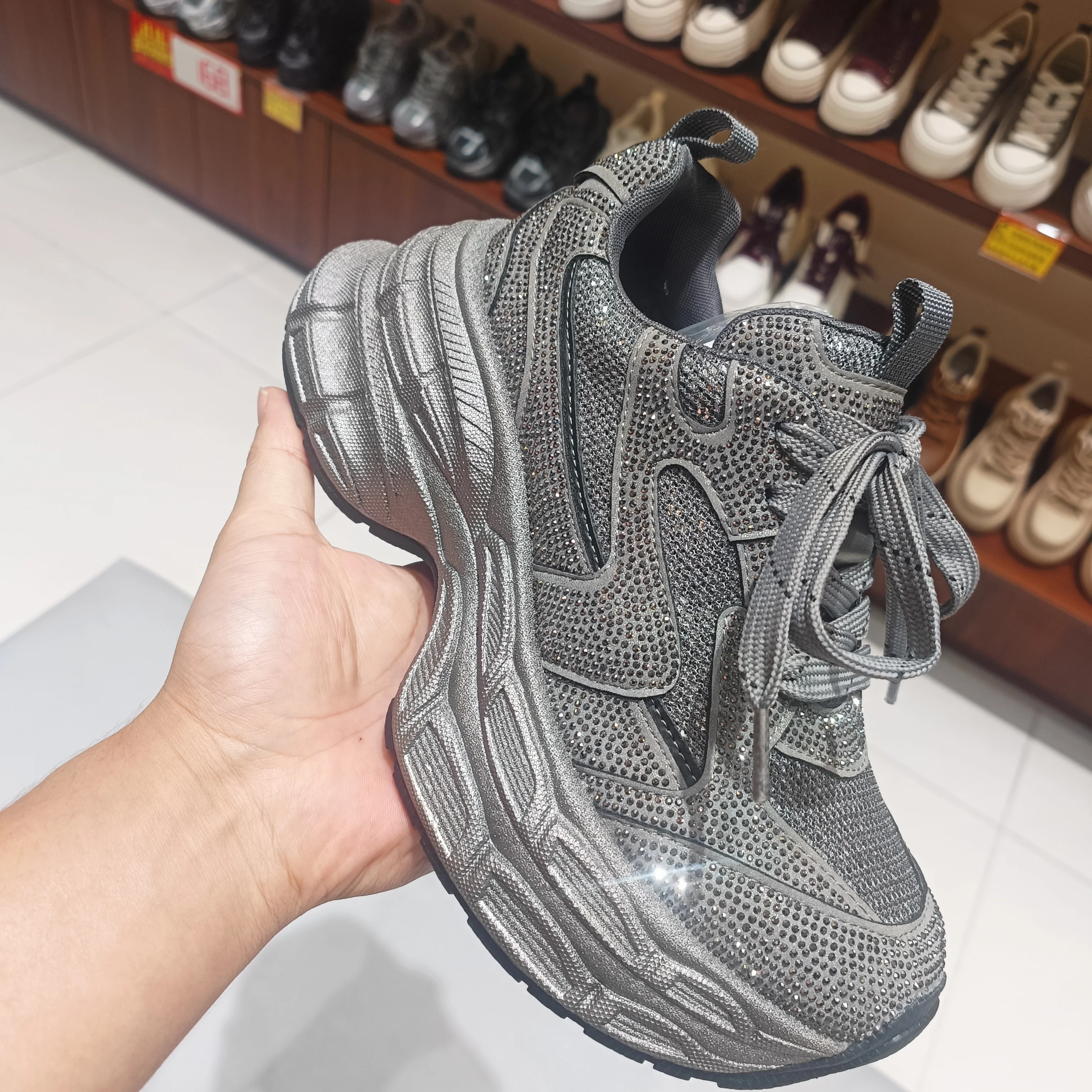 ปารีสหนา soled รองเท้าผู้หญิง Breathable Retro ตาข่าย Casual กีฬารองเท้า 2025 ฤดูใบไม้ผลิและฤดูใบไม้ร่วงคอลเลกชันใหม่หลายตัวเลือก