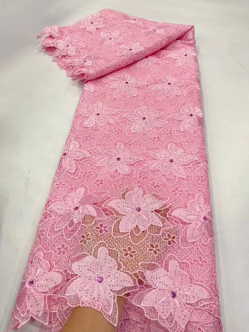 

Высококачественное африканское нигерийское кружево 2026 года, вышитое тюль, для свадебных и праздничных платьев, гипюр, водорастворимые пайетки, 5 ярдов, JL542