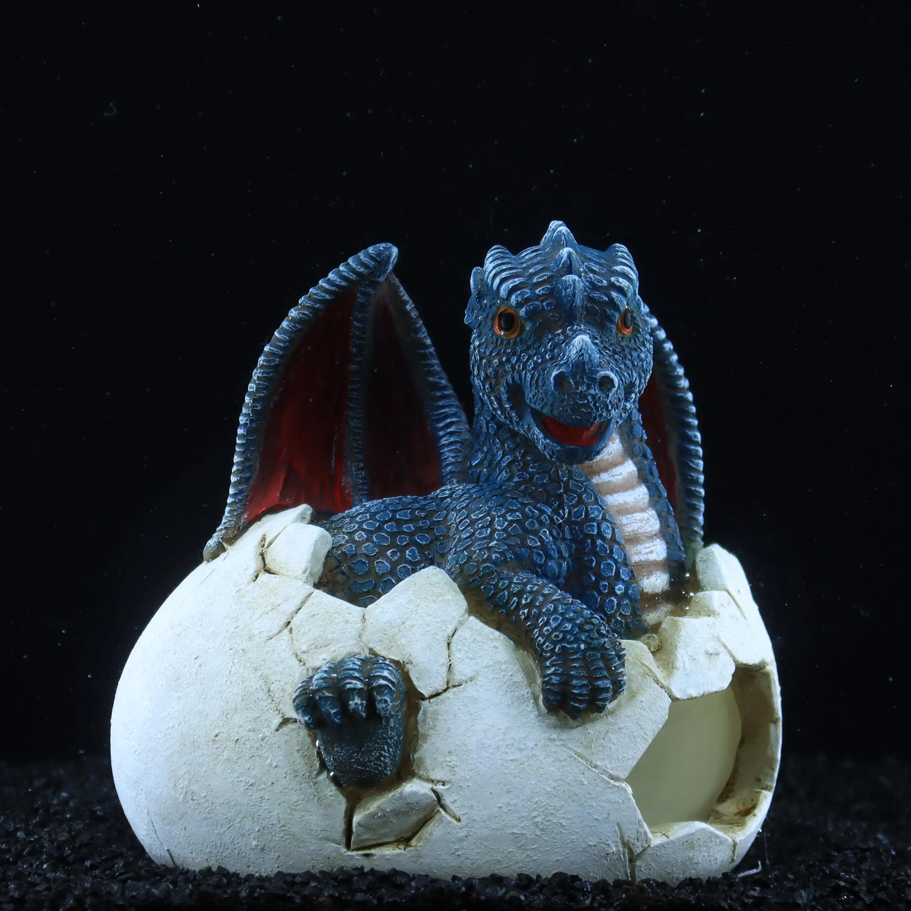 Dinosaur resin ornament, dinosaur baby breaking out of shell, adding vitality to fish tank, colorful resin aquatic ornament