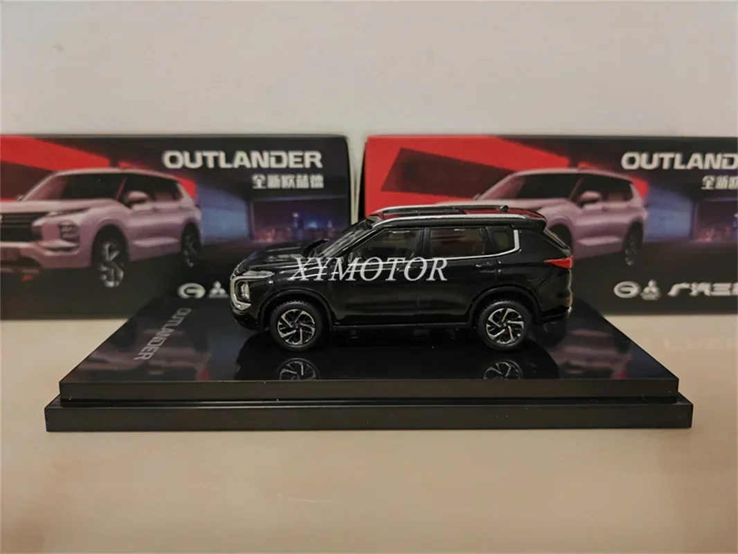 1/64 For Mitsubishi OUTLANDER 2023 SUV Metal Diecast Model Car Toys Gifts Hobby Display Black/White Collection Ornaments