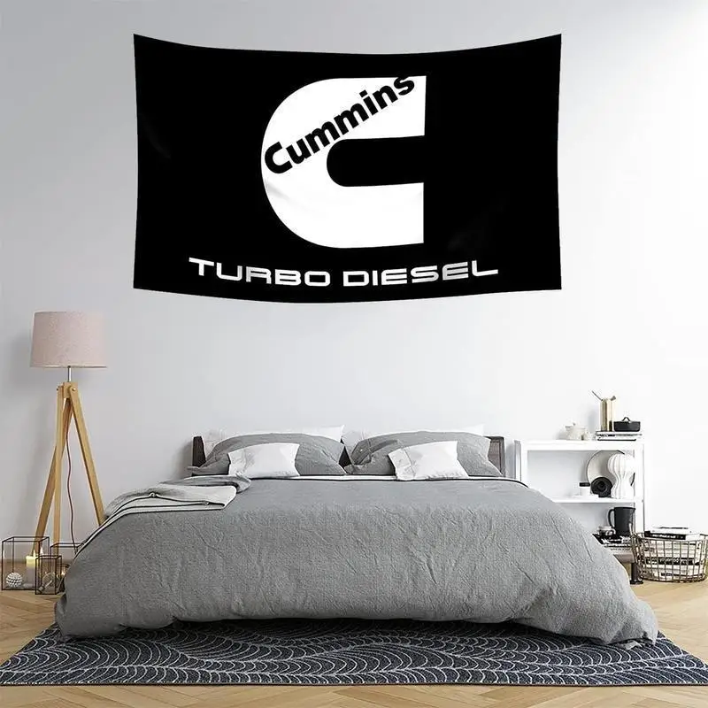 Tapiz con logotipo atrevido de Cummins Turbo Diesel", perfecto para una decoración única, elegante y afuera del hogar con un encanto moderno