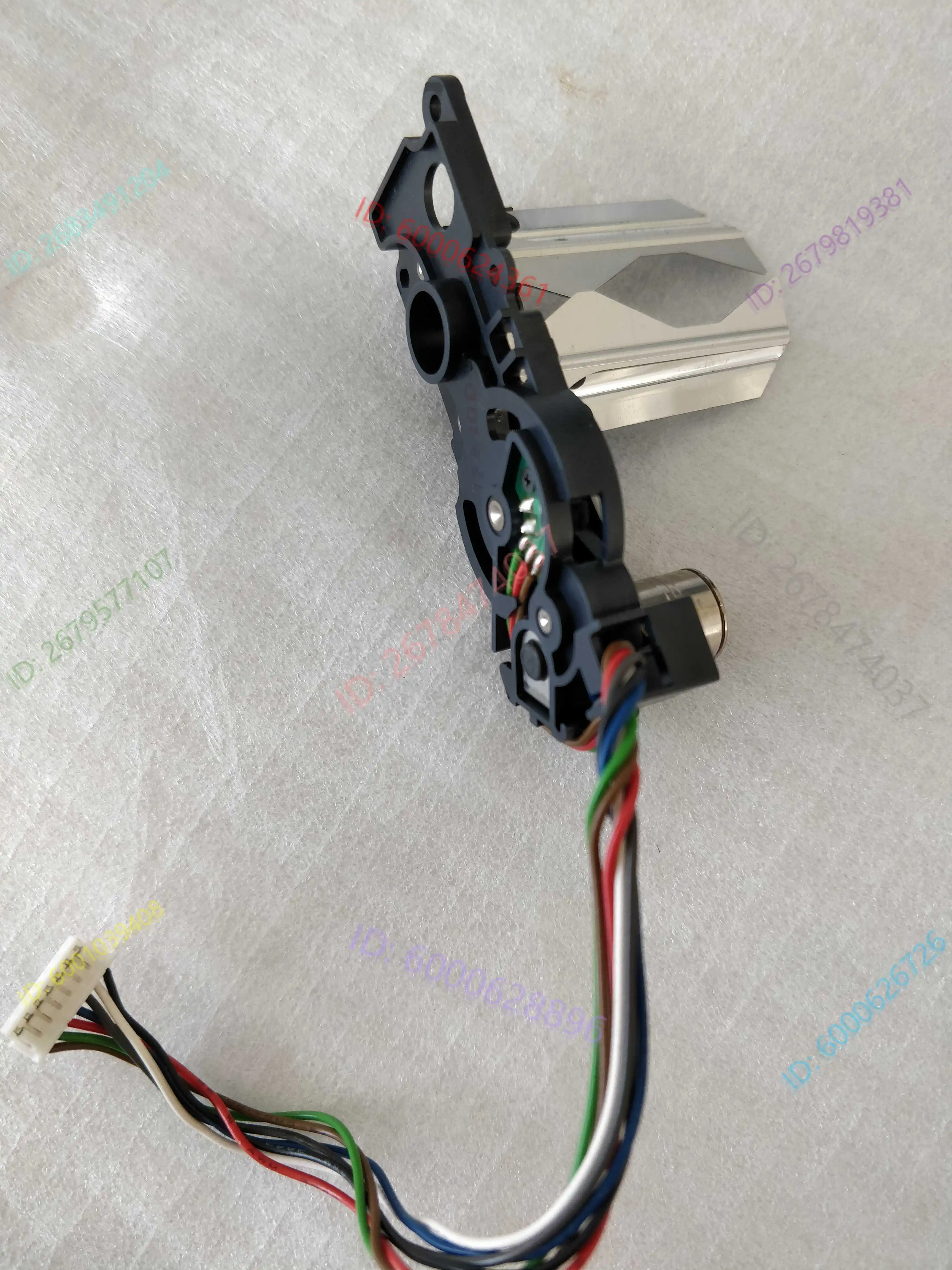 

90% новый NEC-M420X+M260WS+M350XS+M260XS+M300XS+проектор автоматический световой клапан с диафрагмой