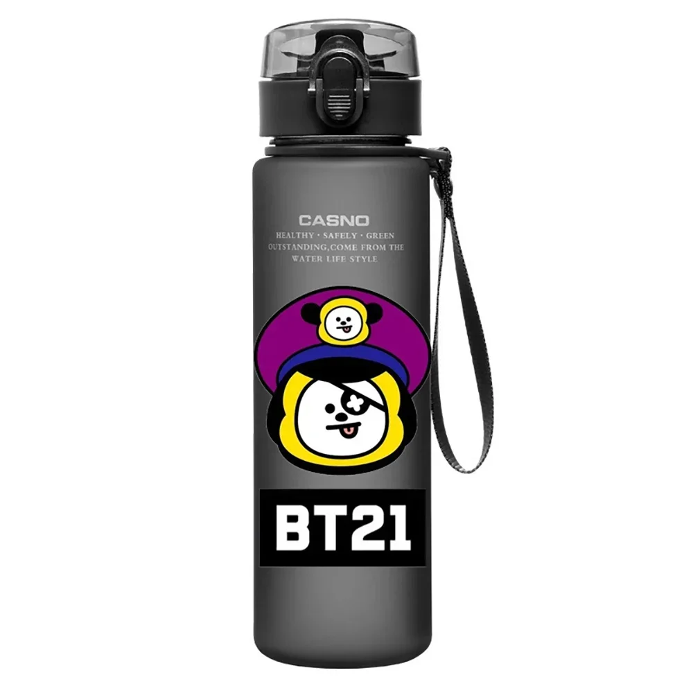 كارتون BT21 كوب أسود 560 مللي RJ تشيمي كوكي أزرق مائي بلوري بلاستيك محمول رياضي سعة كبيرة كوب ماء أنيمي هدية للأطفال