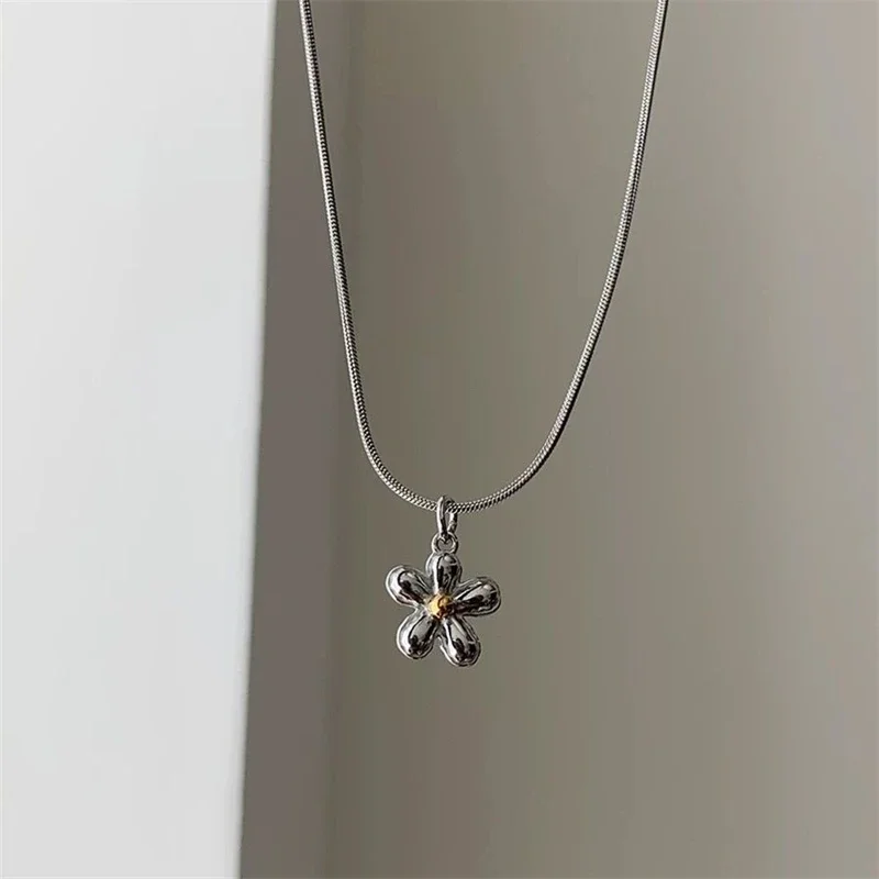 الكورية الأزياء الحلو كول زهرة ستار عقد بحلية متدلية على شكل فراشة القلائد للنساء خمر أنيقة ثعبان سلاسل قلادة Y2K مجوهرات