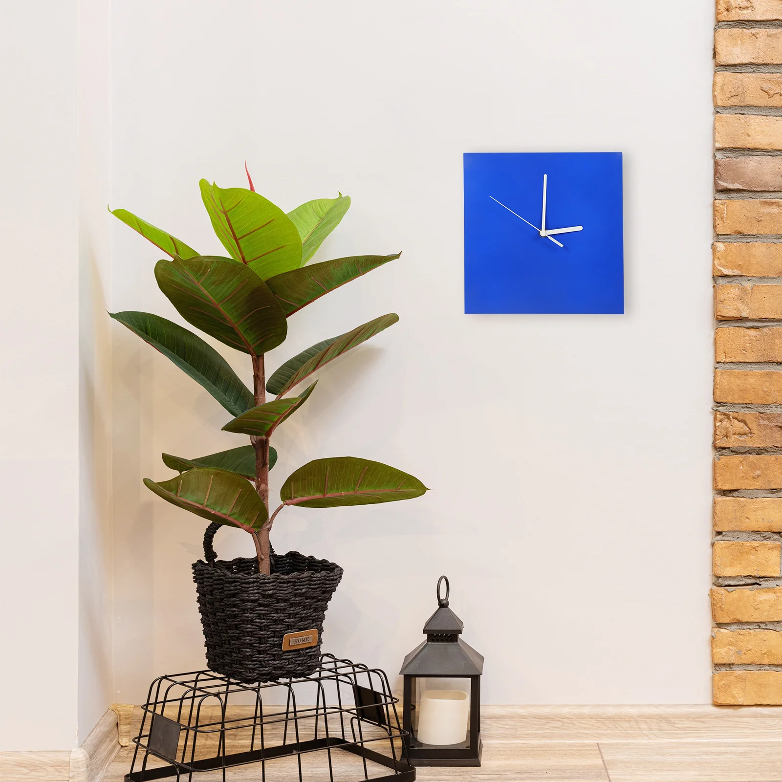 

Silent Decorative Wall Clock Non-Ticking Simple Wooden Hanging Design Bedroom Living Room Decor Practical Office Use