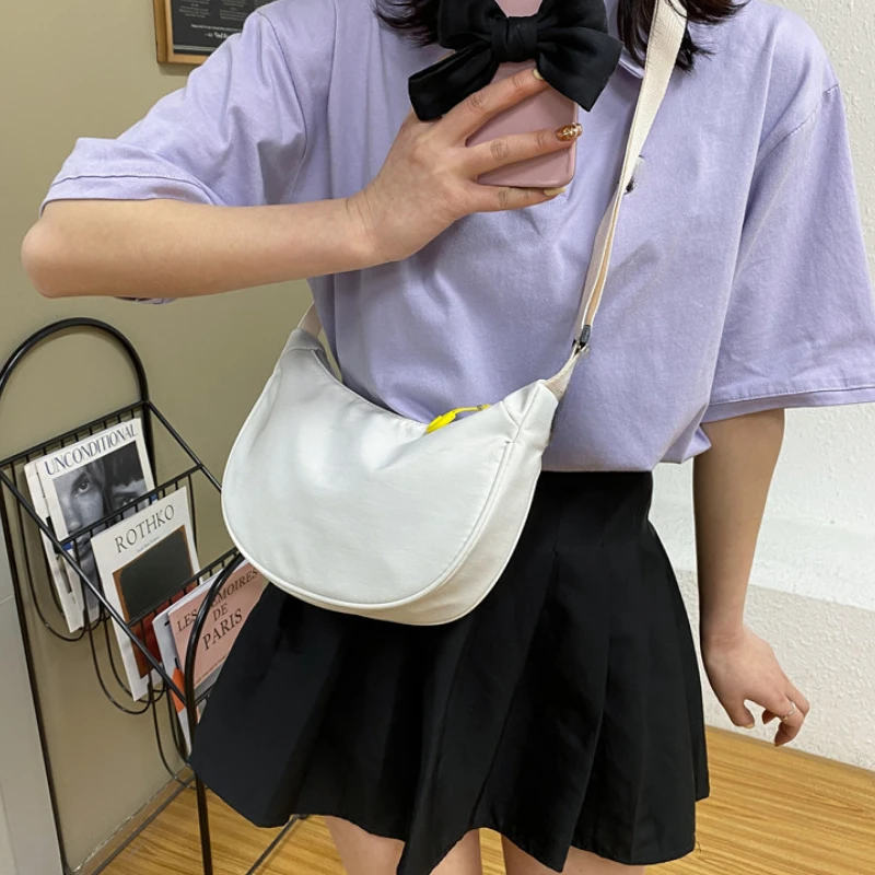 

Новая модная повседневная легкая нейлоновая сумка большой вместимости, женская модная уличная сумка на одно плечо