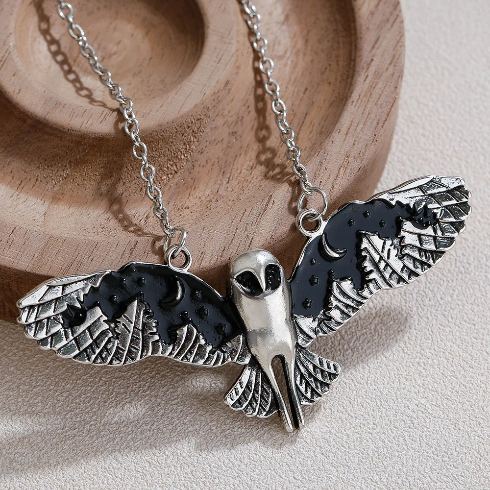 

Hot-selling retro dark Gothic style fashionable and individual bat accessory necklace