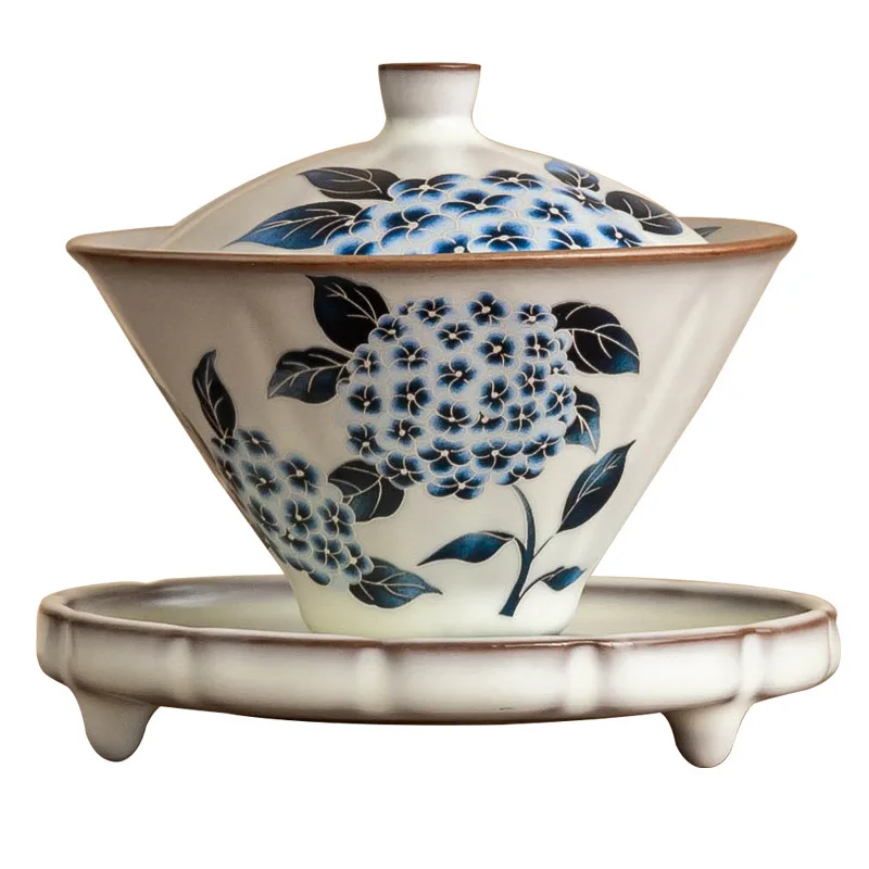 

One bowl and two cups of tea bowl are not hot
