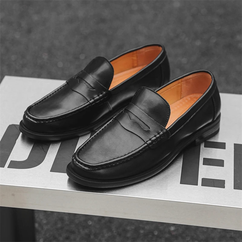 New Men Casual Business Loafers Black Men Soft-soled One-foot Light Comfortable Fashionable Brand Small Leather Shoes Men