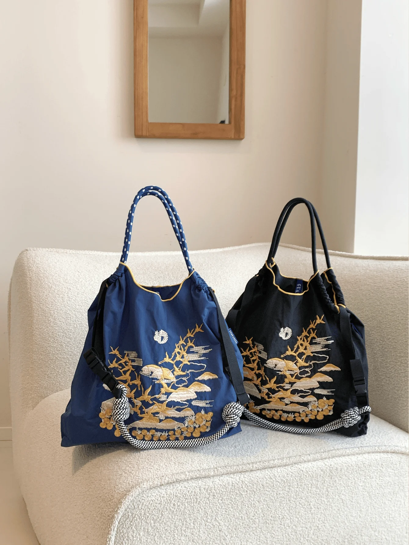 

Japanese-Style Embroidered Flying Crane Women's Shopping Bag, Large-Capacity Tote Bag, Casual Shoulder Bag, Lightweight, Can Be Worn Cross-Body, Suitable for Commuting, Sports, Parties, Shopping, Surprise Gift