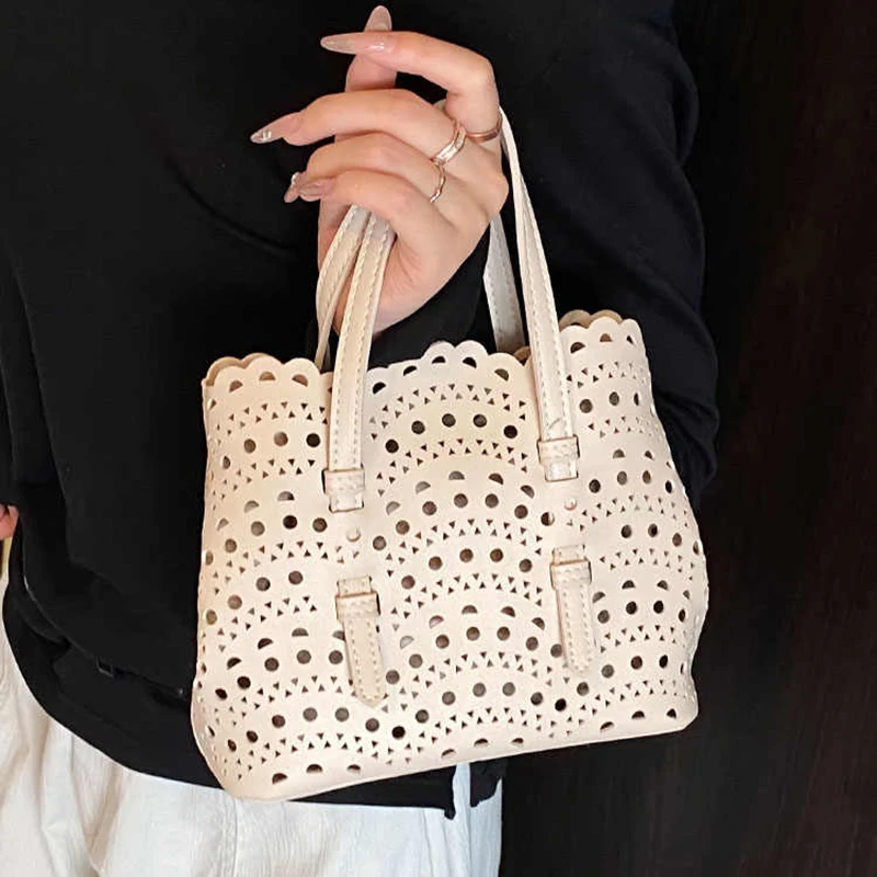 

Hollow Out Handbags For Women Summer Leisure Vacation Beach Bag Korean White Bucket Bags High-end Large Capacity Crossbody Pack