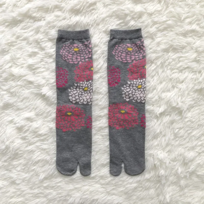 New Funny Creative Womens Two Toe Socks Striped Cube Number Flower Strawberry Combed Cotton Art Cute Tabi Socks Autumn Winter