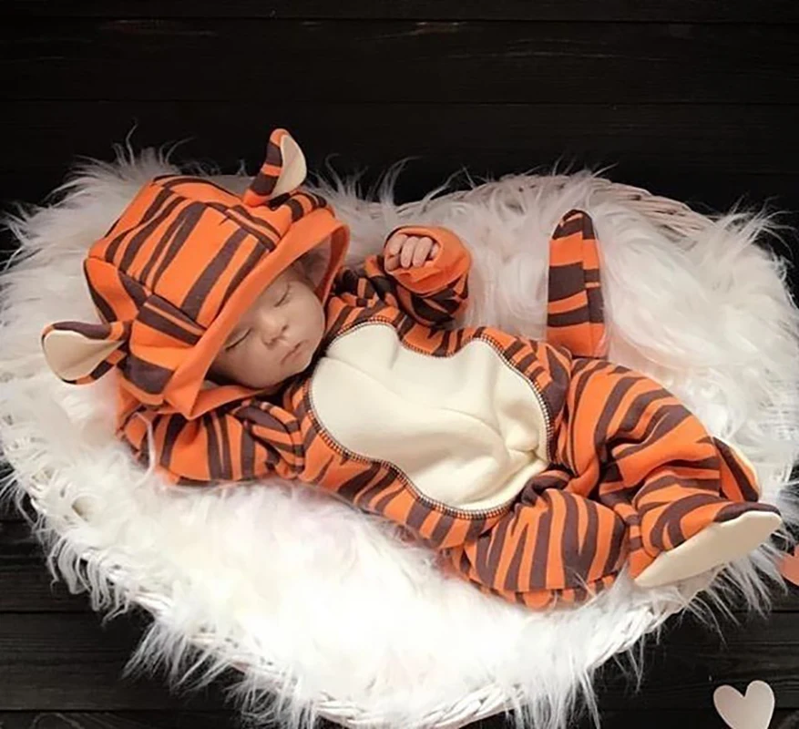 New baby tiger cute clothes crawling Halloween Tigger white tiger cosplay baby full moon costume photo photography party perform