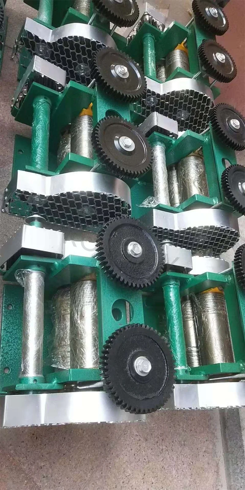 Vietnam Style Hand Crank Rolling Mill Sturdy Gear Structure For Global Jewelry Tool Suppliers Bulk Wholesale Resale Business