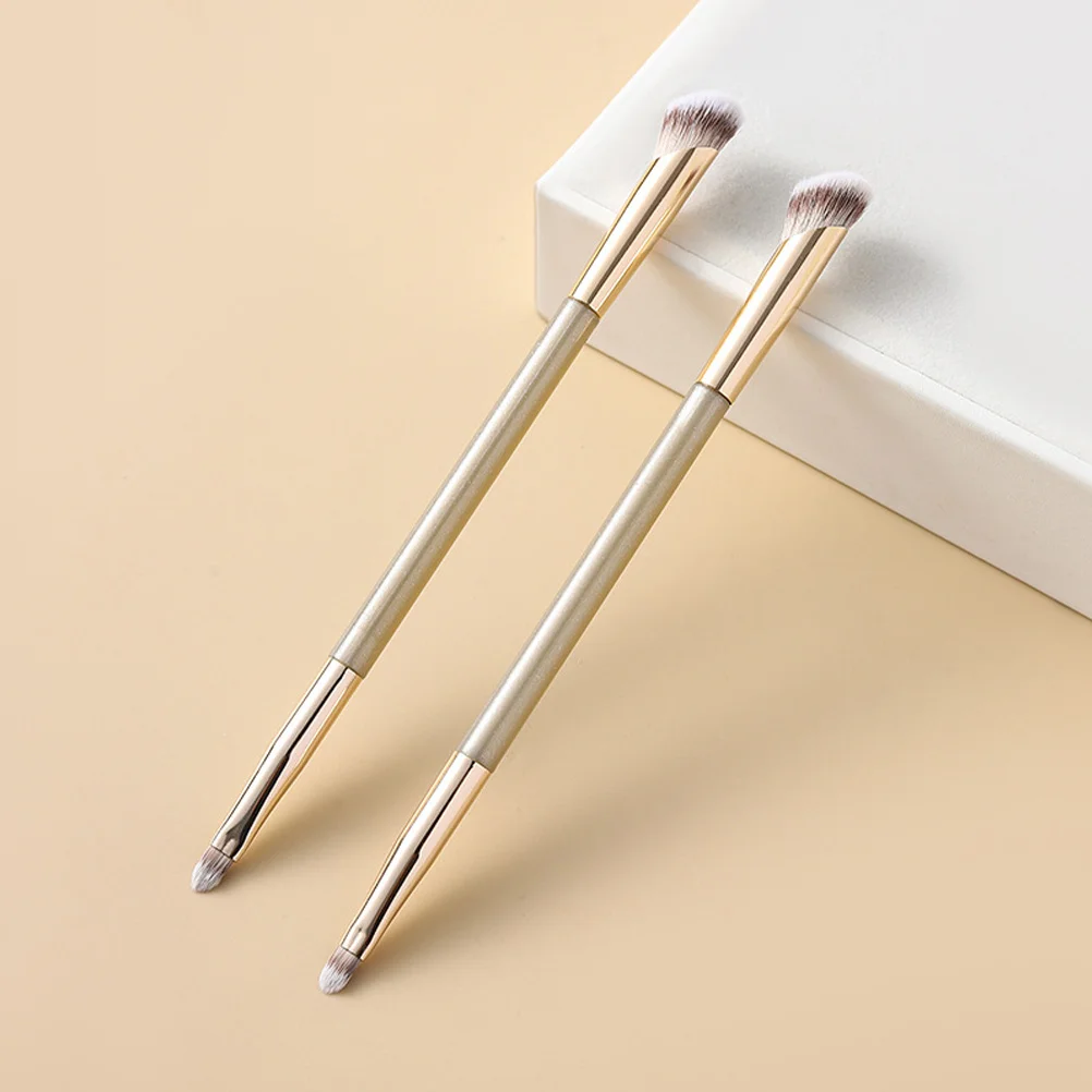 4 個のコンシーラーブラシデュアルエンドブレンドクリーム液体メイクアップツール鼻輪郭眉毛頬顔韓国美容トラベルセット