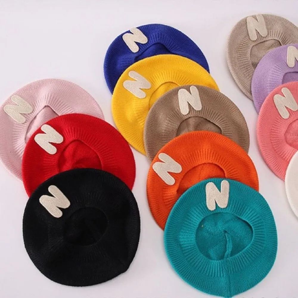 

Модный берет с вышивкой букв N для малышей, удобные ветрозащитные вязаные шапки, теплые шапочки, осень-зима