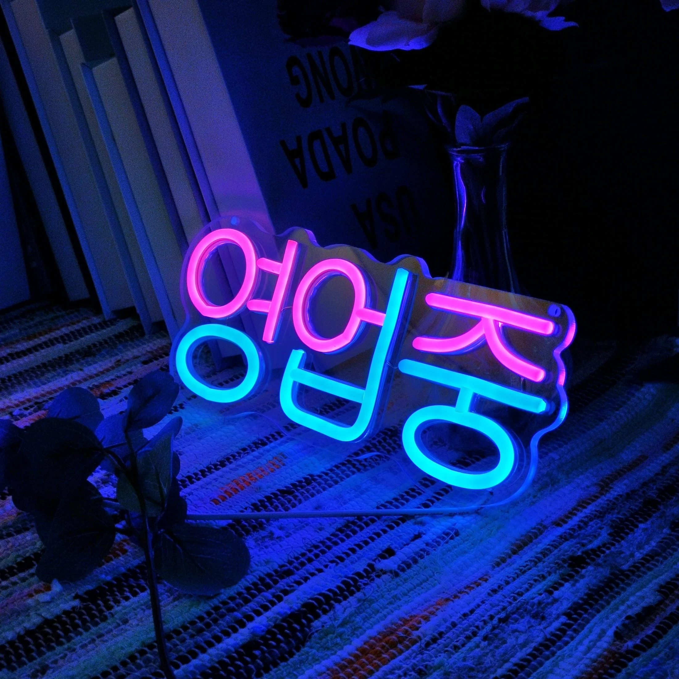 أضواء إشارة النيون LED الكورية من Enguppaciones - علامات الأعمال التي تعمل بمنفذ USB معلقة على الحائط LED لمتجر البار والمقهى وصالونات التجميل وديكور الحائط