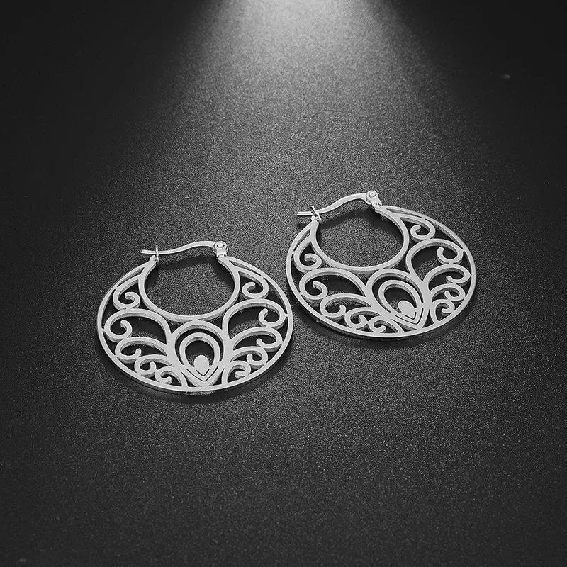 Skyrim-pendientes de acero inoxidable con hojas de ratán para mujer, aretes circulares étnicos ahuecados, joyería de boda Retro, regalos nuevos