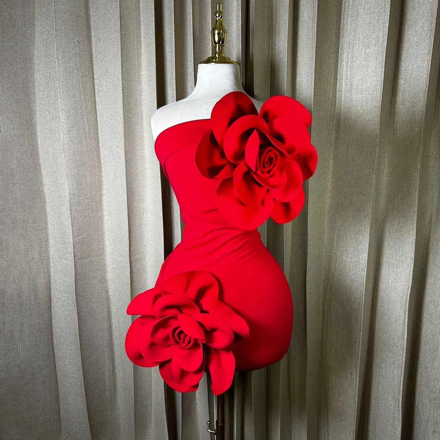 

Hot Sale Rose Flower Mini Dress Red Sleeveless Short Prom Party Dresses with 2 Big Flowers Customized Birthday Dress Women Gown