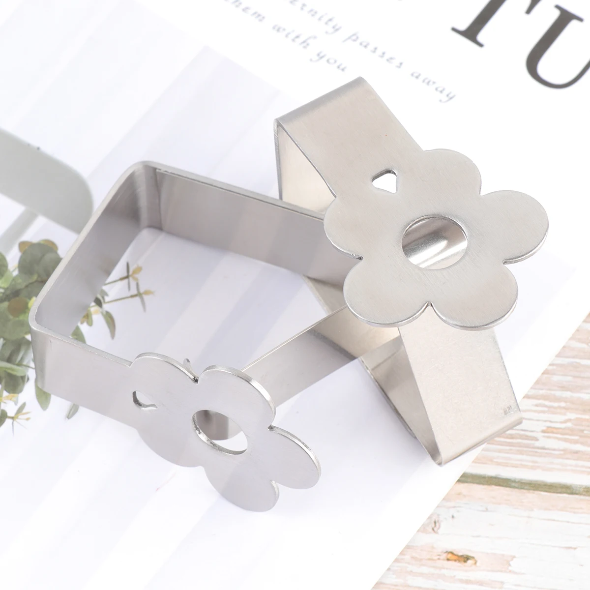 

4 Pcs Tablecloth Clip Restaurant Holders Thicken Practical Skirt Clips Clamp Dinner Kitchen