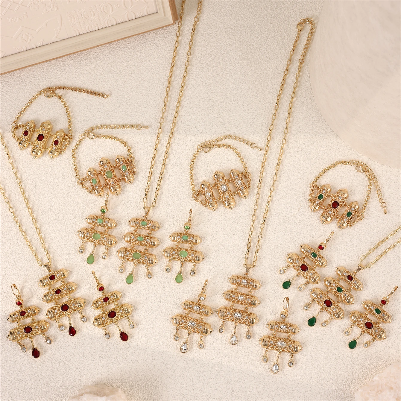 

Moroccan Bridal Jewelry Three-Piece Necklace Earrings Bracelet Cylindrical Design Gemstone Embellished Wedding Party Jewelry Set