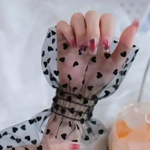 1 paio di guanti per foto di nail art in tulle a forma di cuore con polsino a pieghe finto Puntelli per manicure Suggerimenti per unghie Manicotto per esposizione Accessorio di moda per Ph