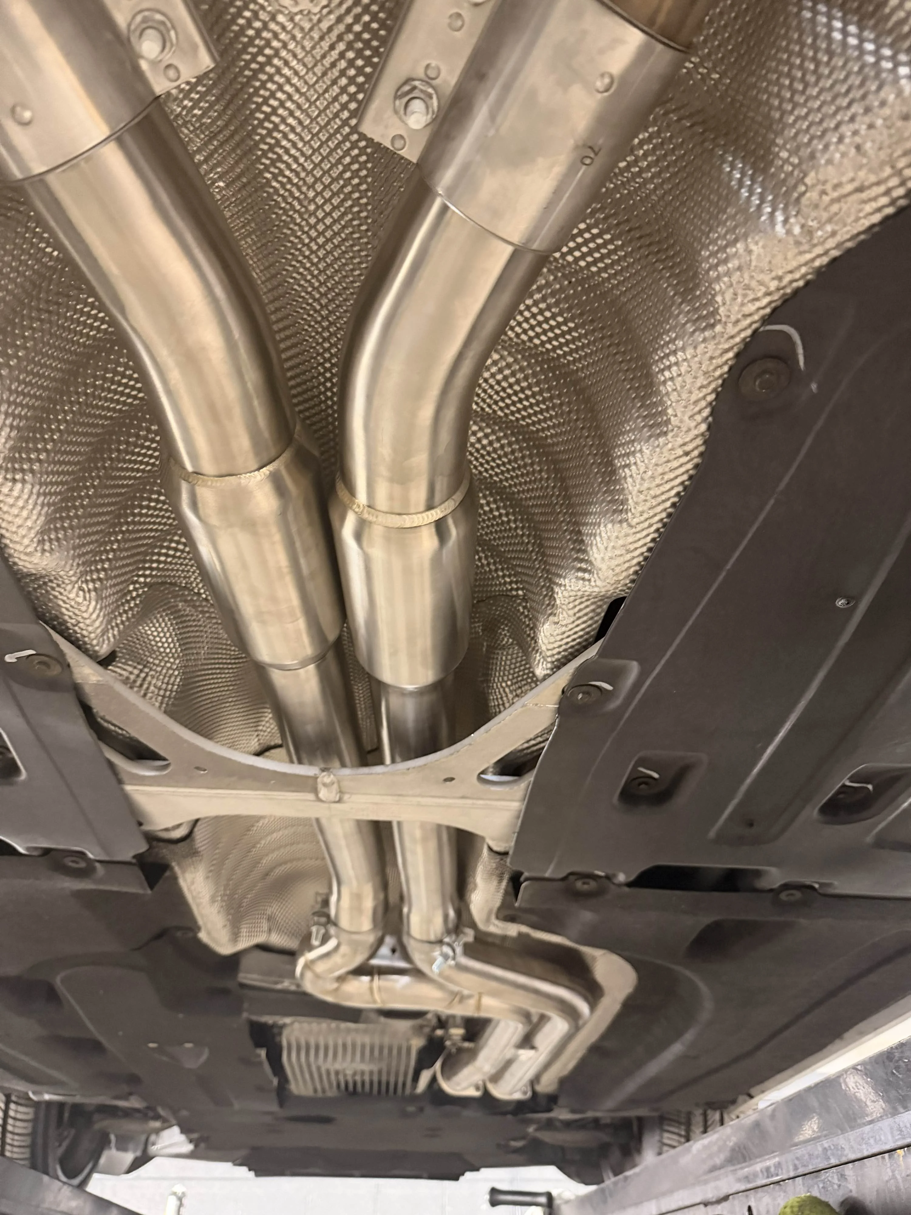 ACE Fitment Gleichlängen-Mittelrohr für BMW S58 F97 X3M F98 X4M 3.0T mit Resonator SUS304 Hochleistungs-Auspuffrohr – Detail 4