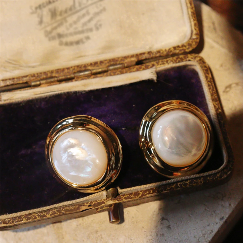 

Vintage jewelry fashion Classic luxury style white fritillary with Bohemian women accessories stud earrings or rings