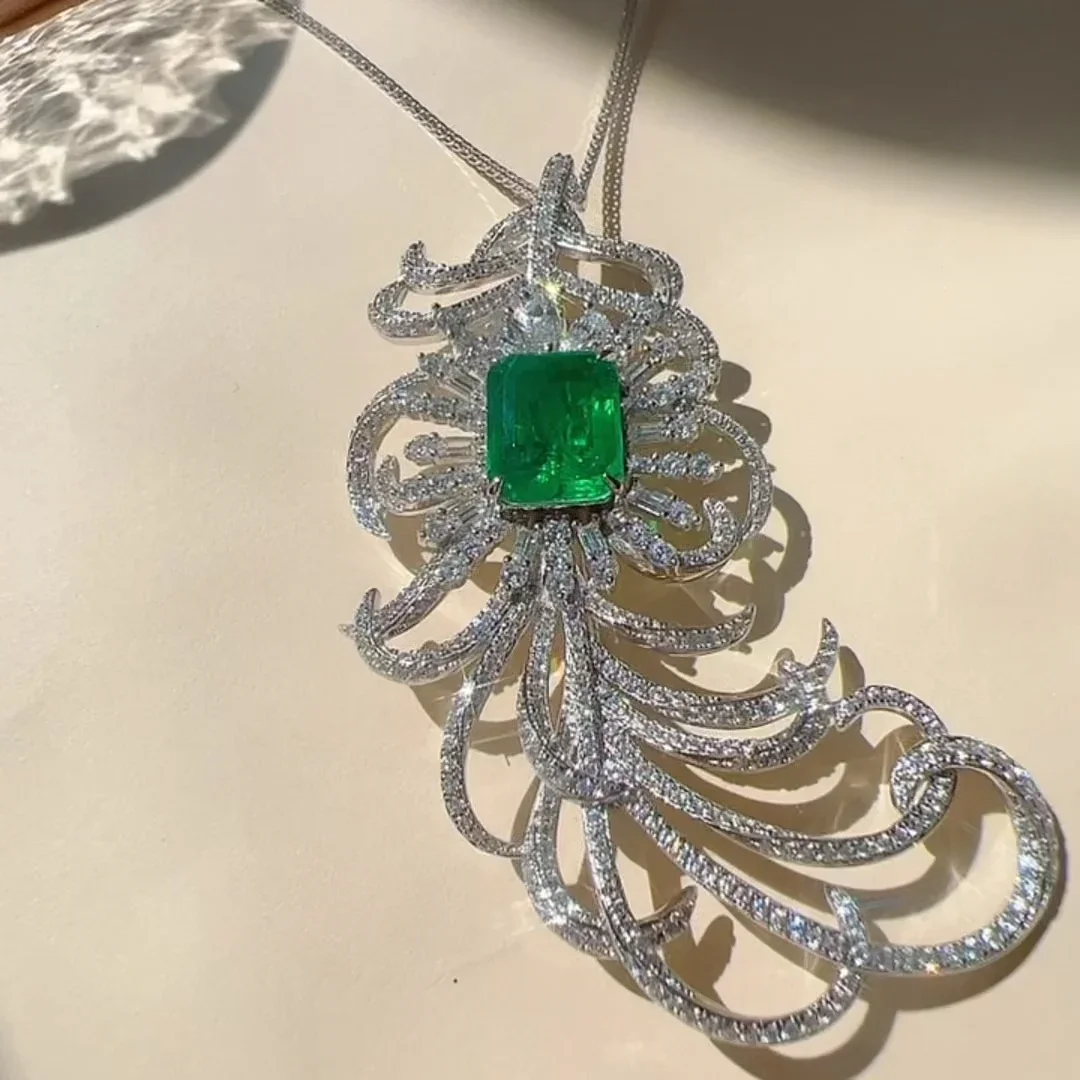 

Karachi Heavy Industry Luxury Set 8-Carat Artificial Emerald Pendant Brooch Two Wear Seiko Feather Fashion Premium X17 Jewelry